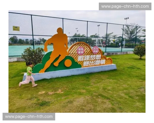 谢菲联主场草坪出现小块积水，一定程度上影响了比赛传球流畅性。